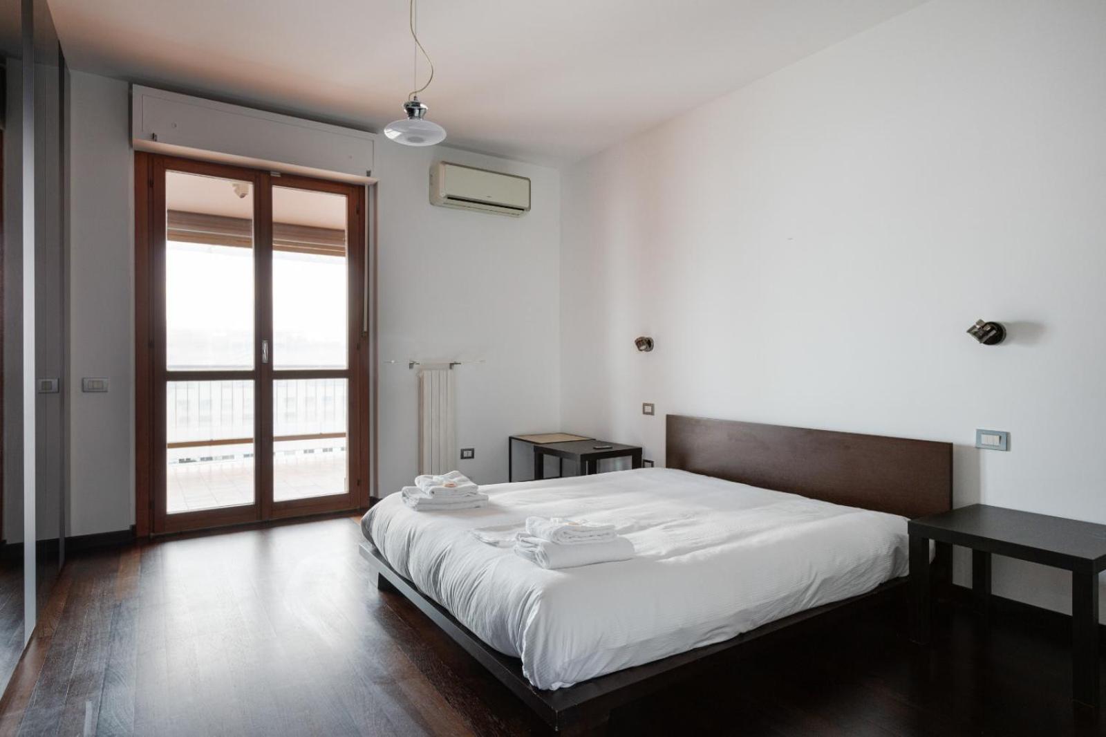 Bright With Balcony And Terrace Appartement Milan