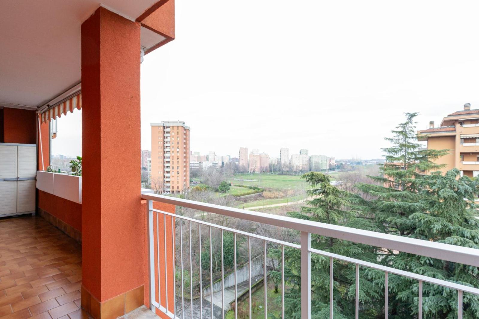 Bright With Balcony And Terrace