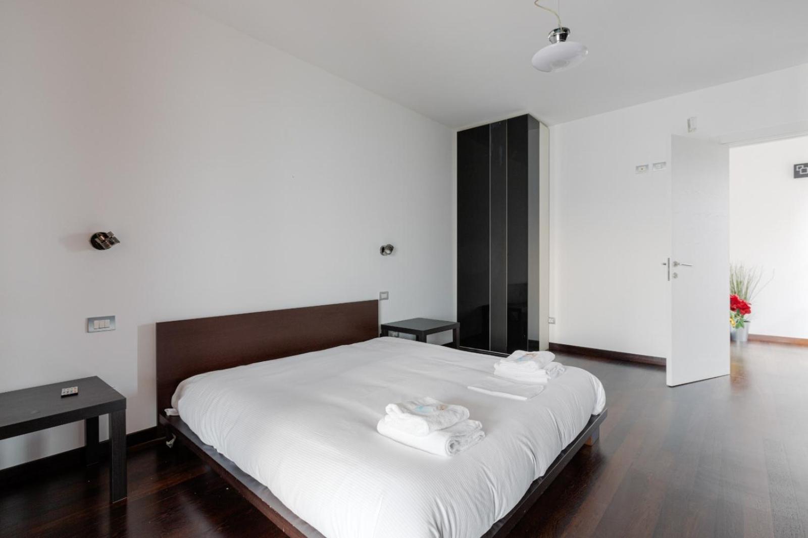 Bright With Balcony And Terrace Milan