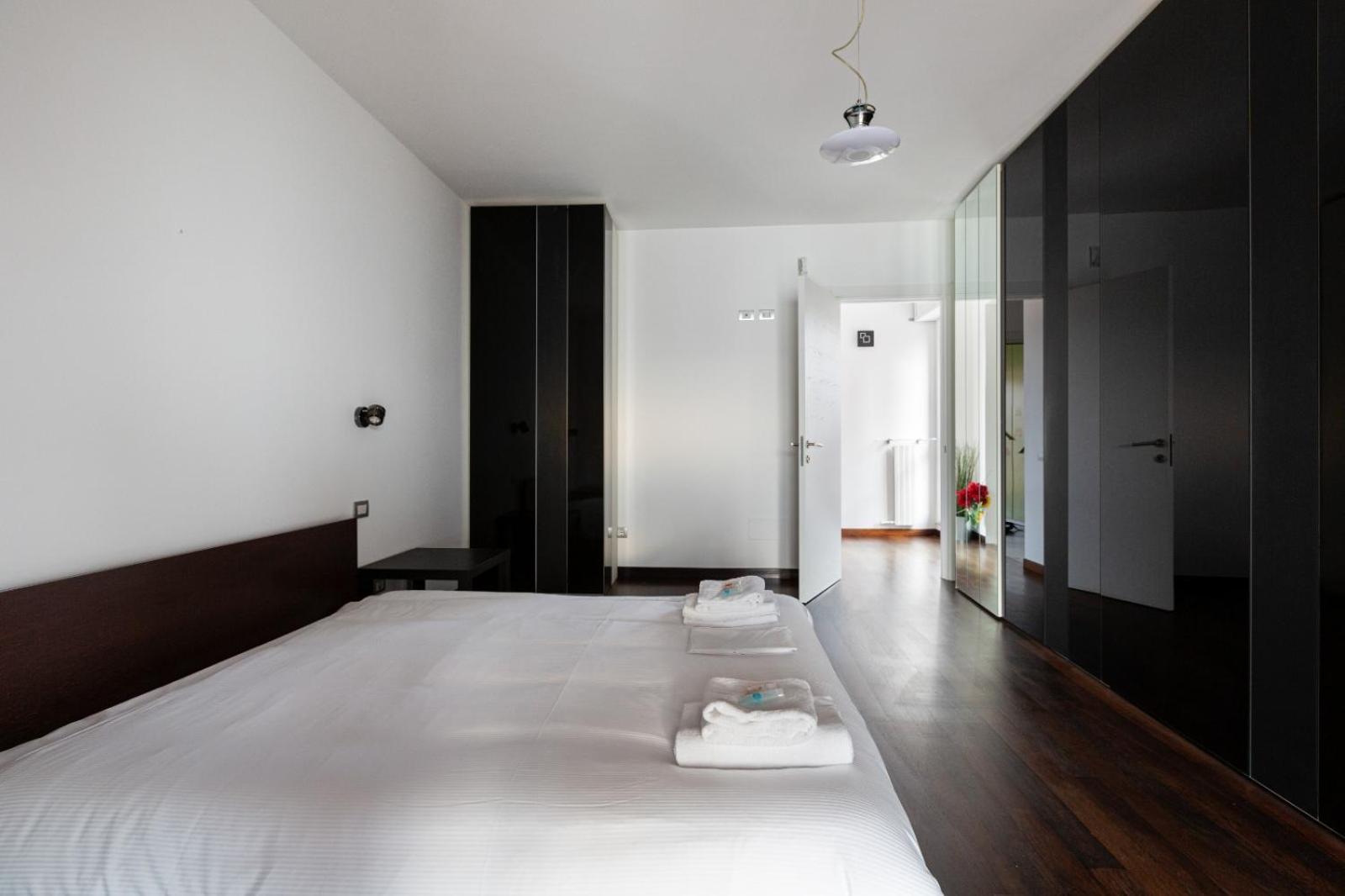 Bright With Balcony And Terrace *