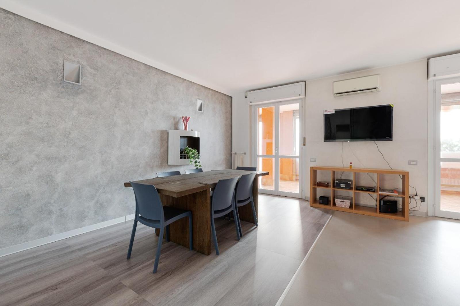Bright With Balcony And Terrace *